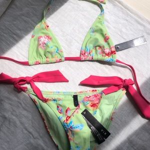 ••BRAND NEW•• ViX floral triangle bikini